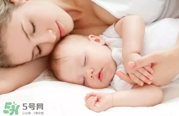怎么哄寶寶入睡？哄寶寶睡覺(jué)的方法