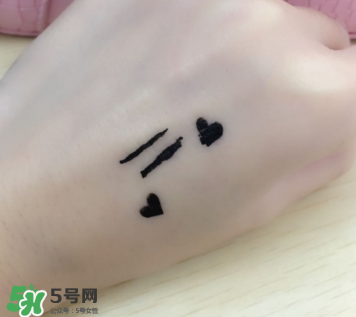 美寶蓮眼線液筆怎么樣？美寶蓮眼線液筆暈染嗎？