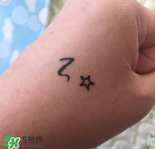 美寶蓮眼線液筆怎么樣？美寶蓮眼線液筆暈染嗎？