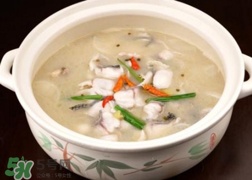黑魚湯是發(fā)物嗎？黑魚湯可以放香菇嗎