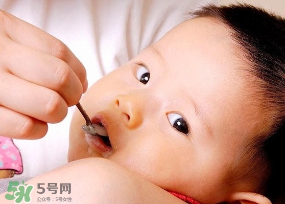 母乳喂養(yǎng)胸部會(huì)變形嗎？如何避免產(chǎn)后乳房變形？