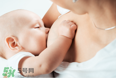 母乳喂養(yǎng)胸部會(huì)變形嗎？如何避免產(chǎn)后乳房變形？