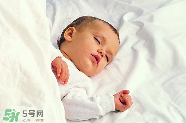 寶寶睡覺搖頭怎么回事？寶寶睡覺搖頭是缺鈣嗎？