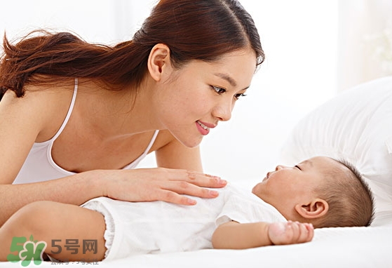 怎么哄寶寶入睡？哄寶寶睡覺(jué)的方法