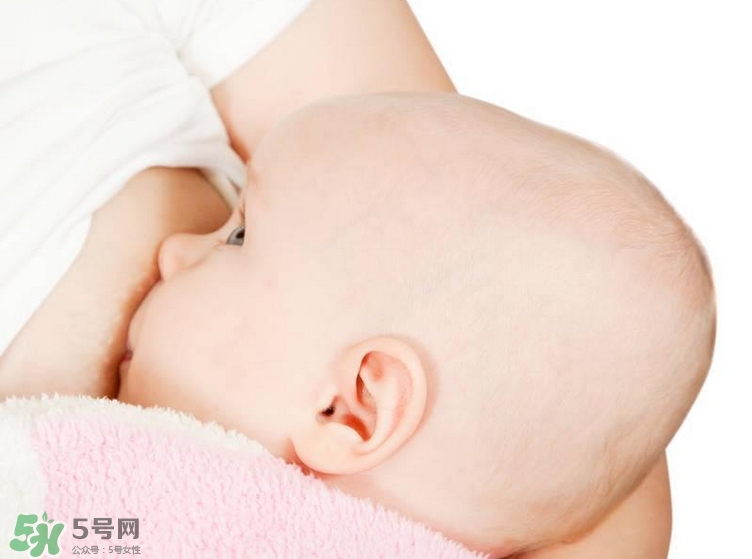 母乳喂養(yǎng)的寶寶大便怎樣正常？母乳喂養(yǎng)的寶寶需要補鈣嗎？
