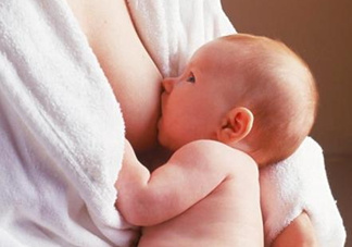 母乳喂養(yǎng)的寶寶大便怎樣正常？母乳喂養(yǎng)的寶寶需要補(bǔ)鈣嗎？