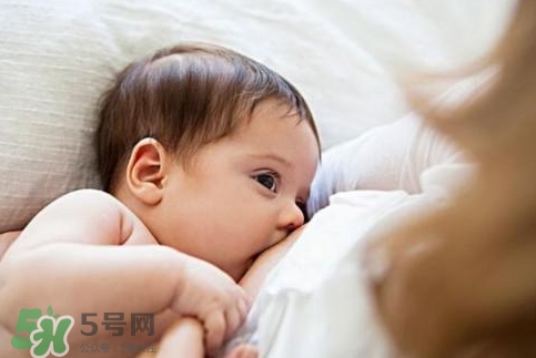 母乳喂養(yǎng)胸部會(huì)變形嗎？如何避免產(chǎn)后乳房變形？
