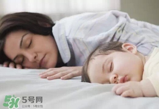 寶寶睡覺出汗多是什么原因？寶寶睡覺的常見誤區(qū)