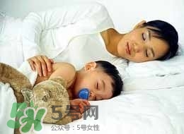 寶寶睡覺出汗多是什么原因？寶寶睡覺的常見誤區(qū)