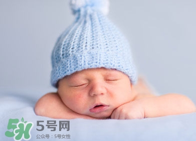 寶寶睡覺搖頭怎么回事？寶寶睡覺搖頭是缺鈣嗎？
