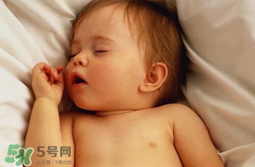 寶寶睡覺突然大哭是什么原因？寶寶睡覺突然哭醒怎么辦？