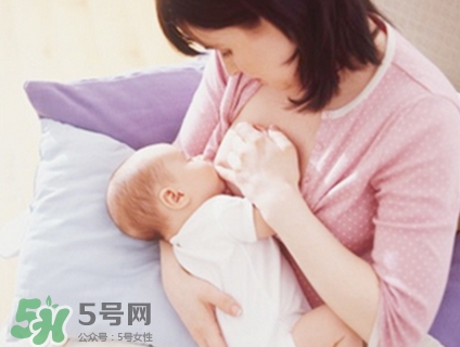 母乳喂養(yǎng)的寶寶大便怎樣正常？母乳喂養(yǎng)的寶寶需要補鈣嗎？