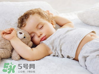 寶寶睡覺出汗多是什么原因？寶寶睡覺的常見誤區(qū)