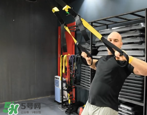 trx劃船一組做多少個？trx劃船每天做幾組？