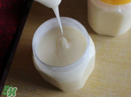 椴樹蜜和百花蜜哪個(gè)好？椴樹蜜和百花蜜的區(qū)別