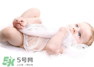 生孩子臍帶怎么剪？臍帶晚剪有什么影響？