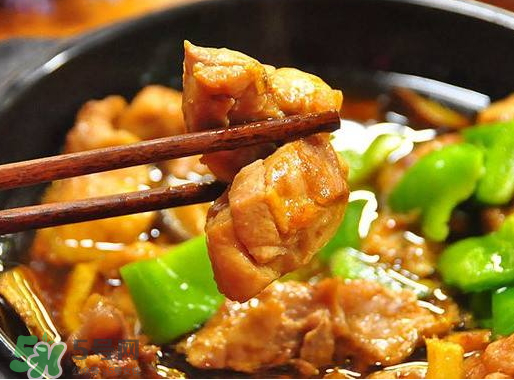 美國(guó)黃燜雞米飯為什么那么貴？美國(guó)黃燜雞米飯多少錢一份？