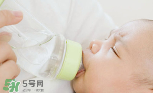 寶寶能喝礦泉水嗎？礦泉水寶寶適合寶寶喝嗎？