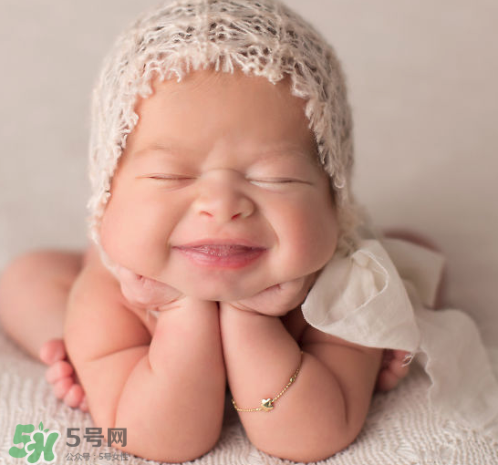 新生兒要多抱抱嗎？新生兒應(yīng)該是多抱還是多躺？