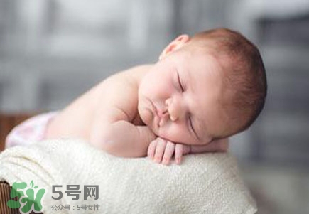 寶寶什么時(shí)候會(huì)笑？逗寶寶笑的小妙招