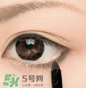 眼線膏和眼線液筆哪個好用？眼線膏和眼線液新人這樣選擇