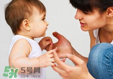 寶寶說話早晚和智力有關(guān)系嗎？寶寶說話晚怎么辦？