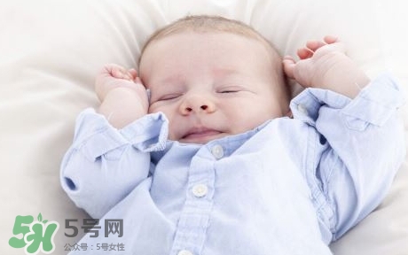 寶寶睡覺為什么會(huì)笑？寶寶睡覺笑出聲是做夢了嗎？