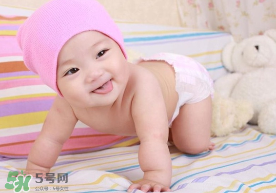 寶寶發(fā)燒出汗可以蓋被子嗎？寶寶發(fā)燒出汗了會(huì)退燒嗎？