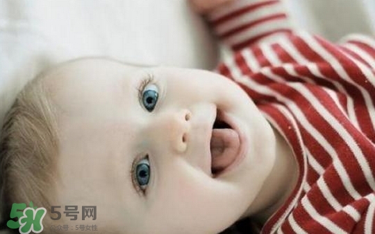 寶寶睡覺為什么會(huì)笑？寶寶睡覺笑出聲是做夢(mèng)了嗎？