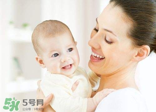生孩子時吃什么易助產(chǎn)？生孩子時吃巧克力