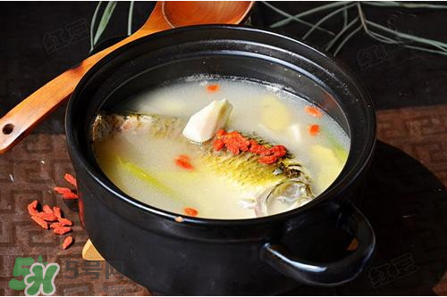 鯽魚湯下奶嗎？鯽魚湯的功效與作用