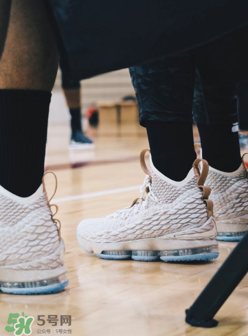 nike lebron 15 ghost什么時(shí)候發(fā)售_多少錢？