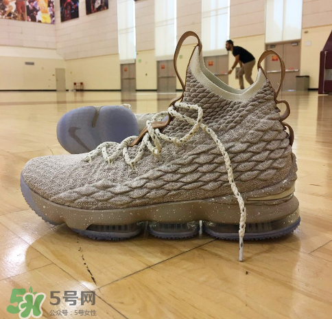 nike lebron 15 ghost實(shí)物細(xì)節(jié)怎么樣？