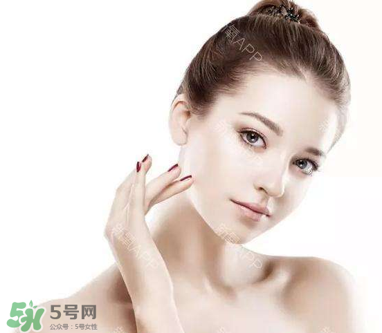 定妝噴霧好還是散粉？定妝噴霧在散粉后用嗎？
