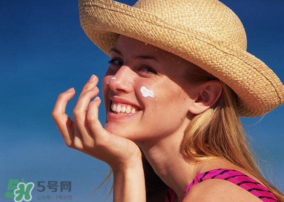 皮膚白不怕曬就不需要涂防曬？關(guān)于防曬的謠言