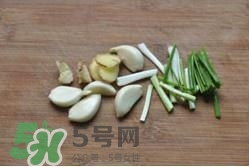 香辣蟹怎么做最好吃？香辣蟹怎么處理螃蟹？
