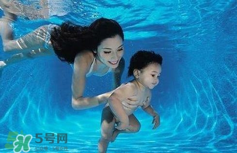 水中分娩時寶寶會嗆水嗎？水中分娩寶寶不會淹嗎？