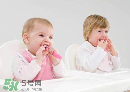 和寶寶同房睡還能過性生活嗎？有孩子之后怎么過性生活？