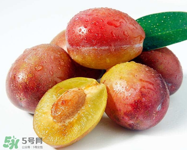 西梅可以和葡萄一起吃嗎？西梅的食用功效有哪些？