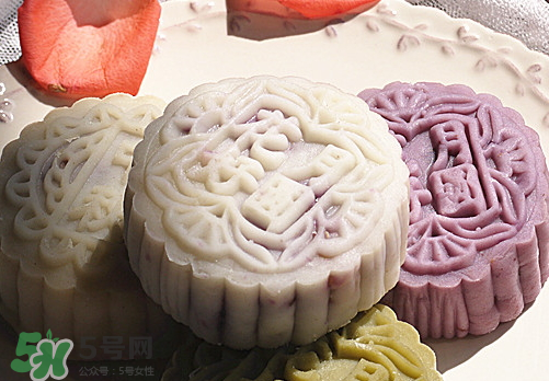 月餅皮可以用低筋面粉嗎？月餅皮用什么面粉？