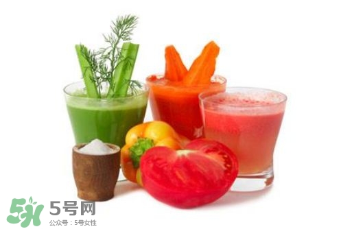 芹菜和什么榨汁好喝？芹菜榨汁需要煮熟嗎？
