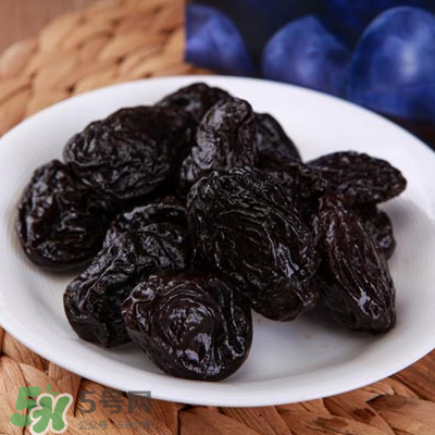 西梅干真的能解決便秘嗎？西梅干怎么吃治便秘？