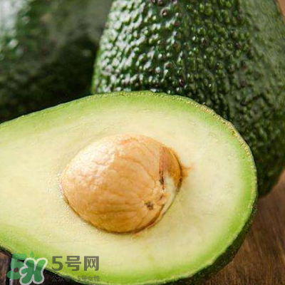牛油果榨汁要去皮嗎？牛油果榨汁要加水嗎？