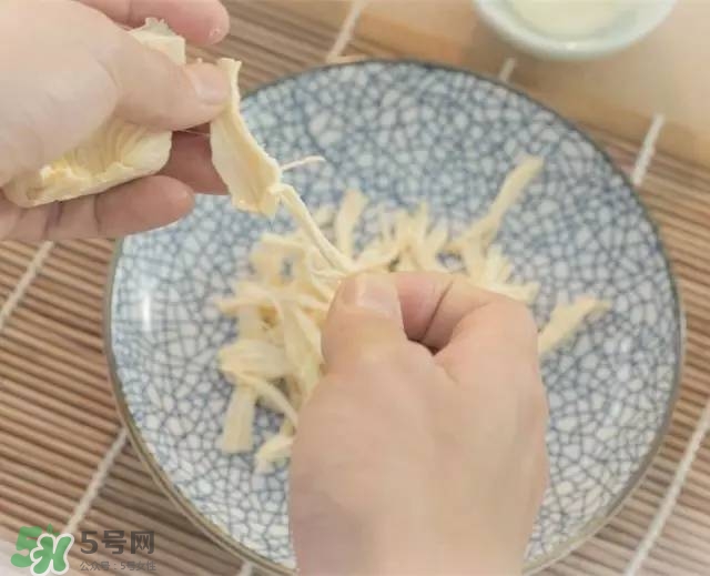 牛油果沙拉怎么做？牛油果沙拉用什么醬？