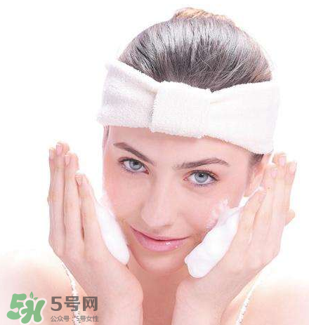 痘痘肌的護(hù)膚品怎么挑？正確挑選祛痘產(chǎn)品