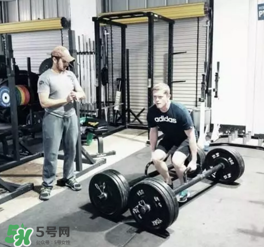 農(nóng)夫行走可以單手嗎？農(nóng)夫行走要沉肩嗎？