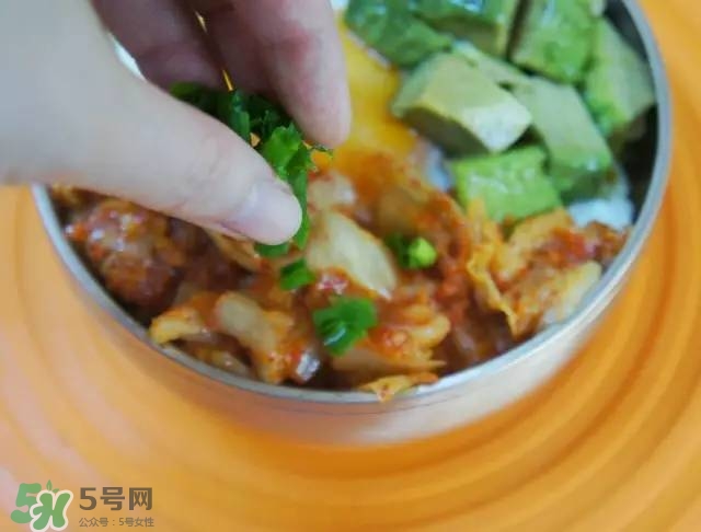 牛油果沙拉怎么做？牛油果沙拉用什么醬？