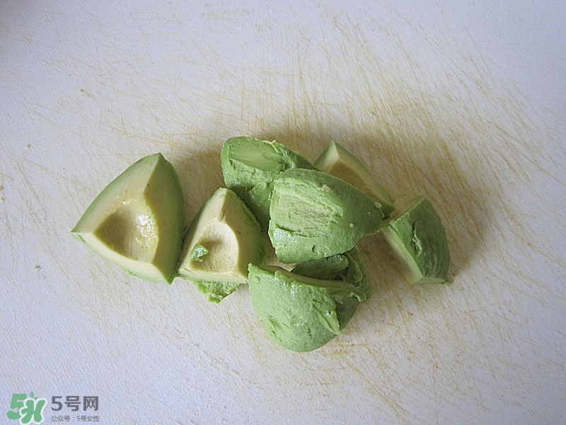 牛油果沙拉怎么做？牛油果沙拉用什么醬？