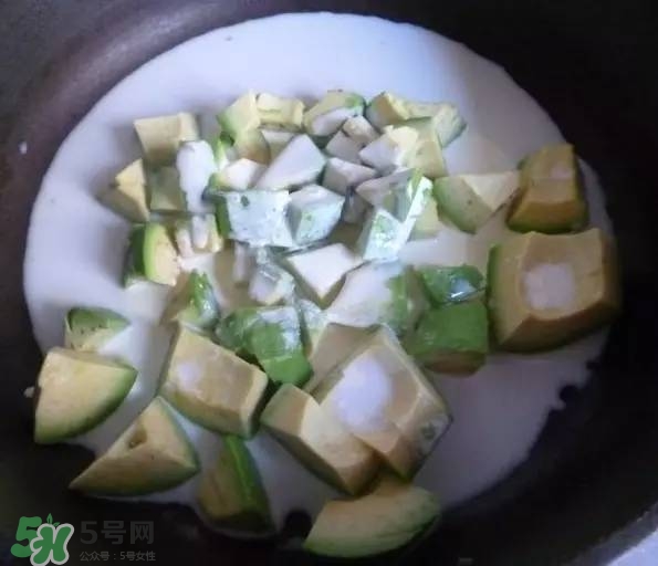 牛油果沙拉怎么做？牛油果沙拉用什么醬？