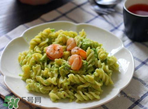 牛油果沙拉怎么做？牛油果沙拉用什么醬？